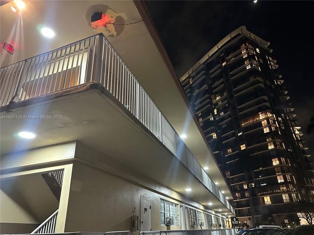 26 Diplomat Pkwy 2380, Hallandale Beach, FL 33009