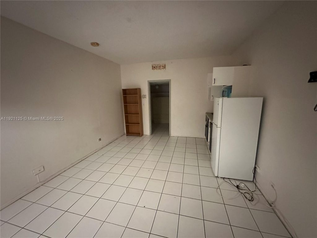 26 Diplomat Pkwy 2380, Hallandale Beach, FL 33009