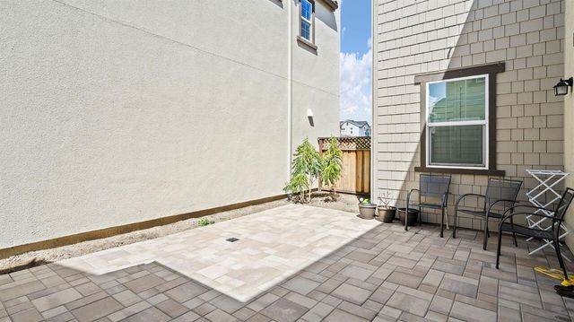 80 E Cortona Ct, Tracy, CA 95391