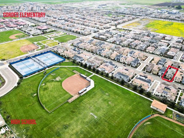 80 E Cortona Ct, Tracy, CA 95391