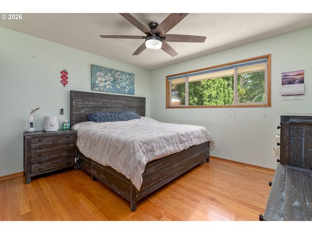 2042 Se 138TH Ave, Portland, OR 97233