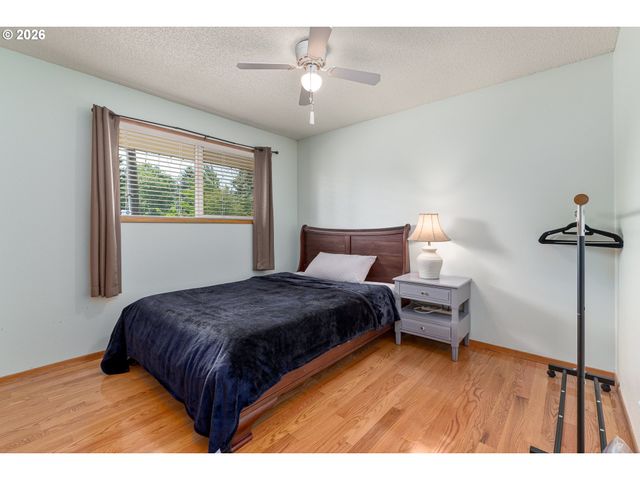 2042 Se 138TH Ave, Portland, OR 97233