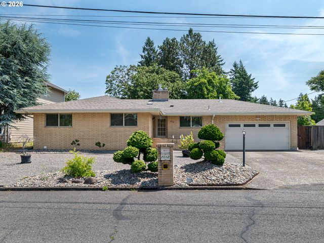 2042 Se 138TH Ave, Portland, OR 97233