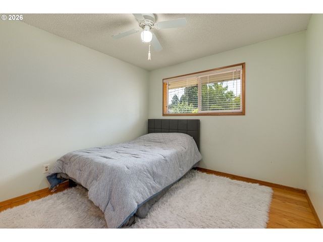 2042 Se 138TH Ave, Portland, OR 97233