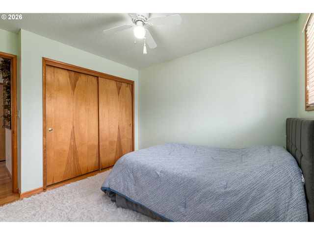 2042 Se 138TH Ave, Portland, OR 97233