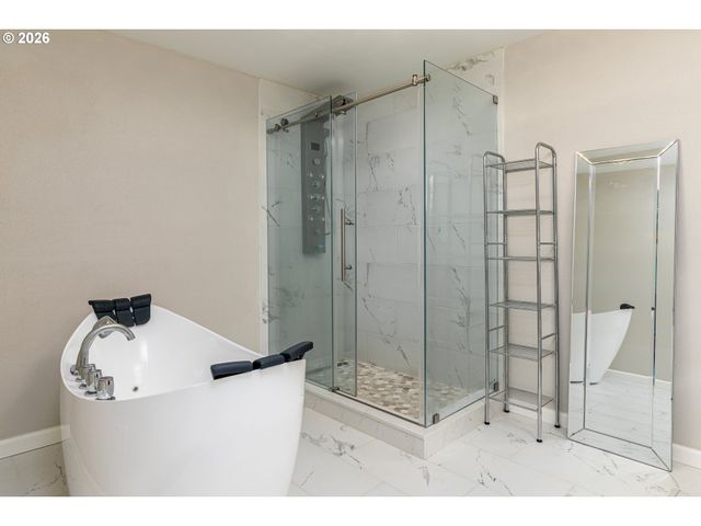 2042 Se 138TH Ave, Portland, OR 97233