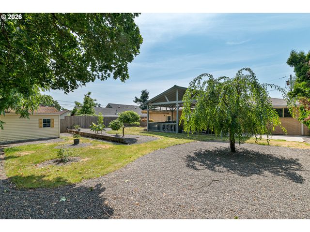 2042 Se 138TH Ave, Portland, OR 97233
