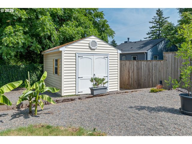 2042 Se 138TH Ave, Portland, OR 97233