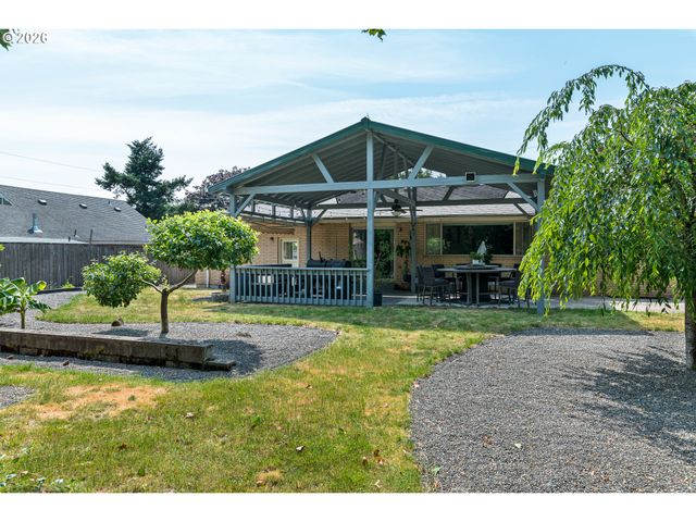 2042 Se 138TH Ave, Portland, OR 97233