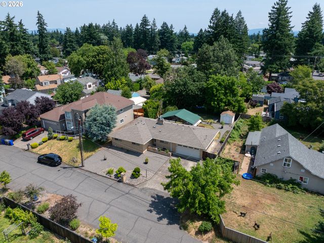 2042 Se 138TH Ave, Portland, OR 97233