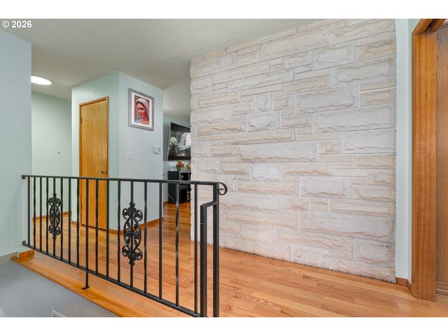 2042 Se 138TH Ave, Portland, OR 97233