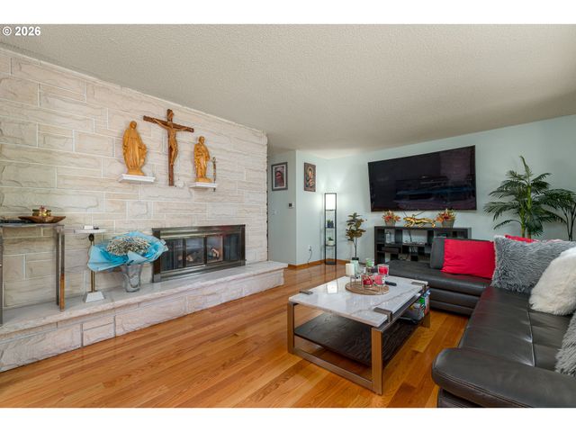 2042 Se 138TH Ave, Portland, OR 97233