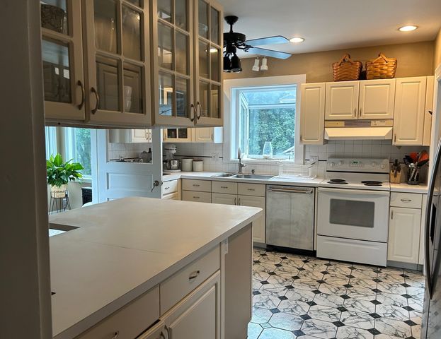 16 Lafayette Place 2, Salem, MA 01970