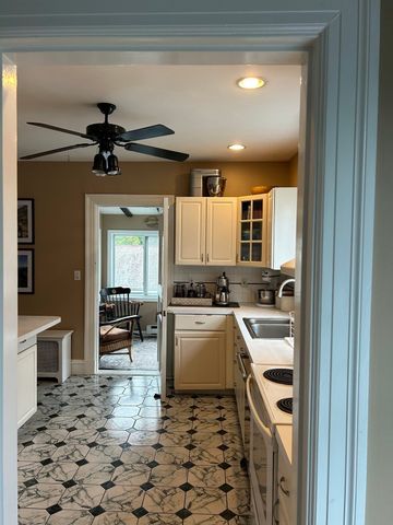 16 Lafayette Place 2, Salem, MA 01970