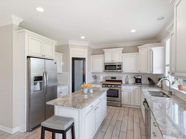 21917 Bellewood Drive, Macomb Twp, MI 48044