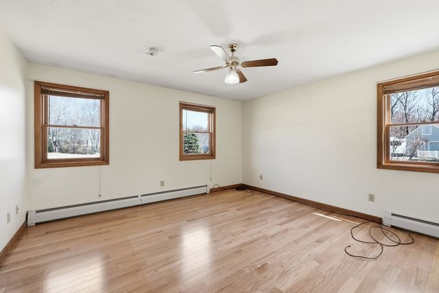 9 Knollwood Dr, Charlton, MA 01507