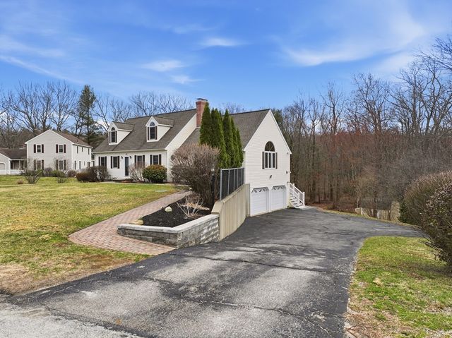 9 Knollwood Dr, Charlton, MA 01507