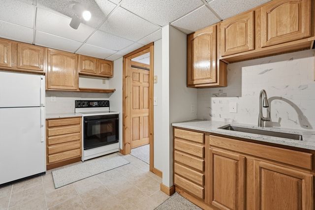 9 Knollwood Dr, Charlton, MA 01507