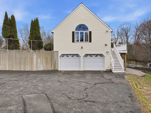 9 Knollwood Dr, Charlton, MA 01507