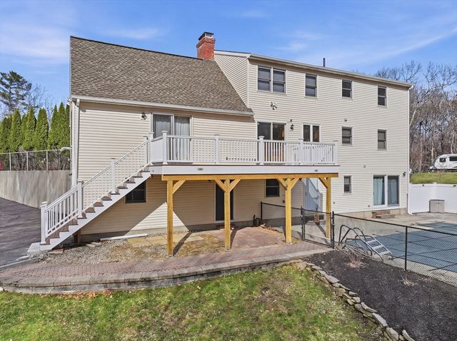 9 Knollwood Dr, Charlton, MA 01507
