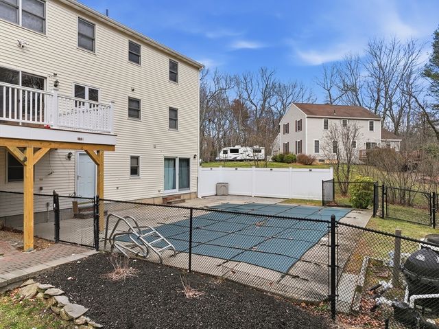 9 Knollwood Dr, Charlton, MA 01507