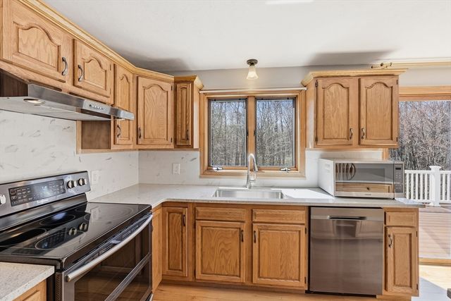 9 Knollwood Dr, Charlton, MA 01507