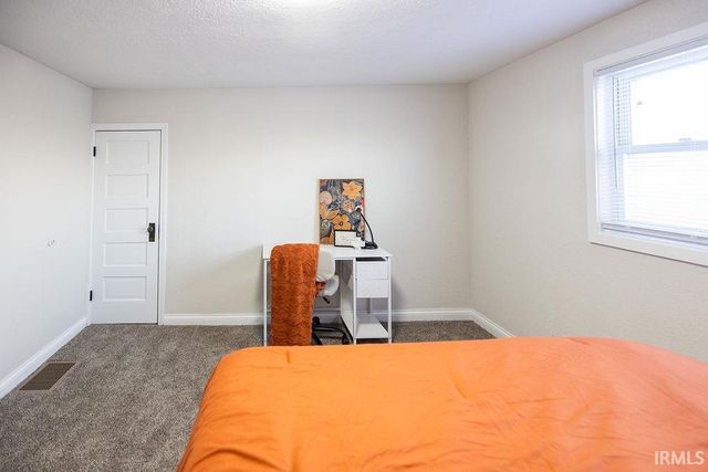 1206 S Madison Street, Muncie, IN 47302