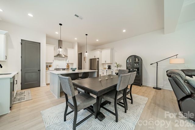 608 Ambassador Street, Charlotte, NC 28208