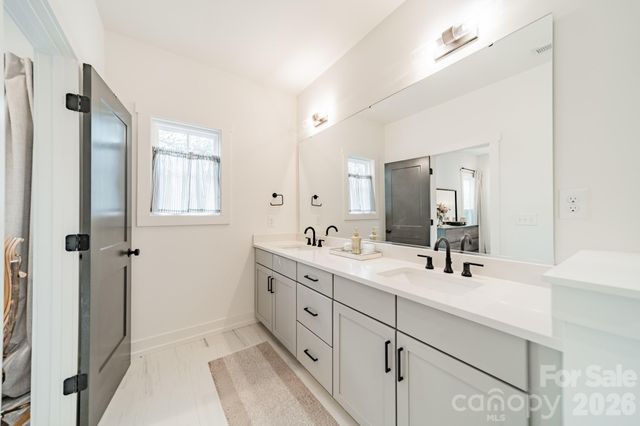 608 Ambassador Street, Charlotte, NC 28208