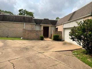 10747 Villa Lea Lane, Houston, TX 77071