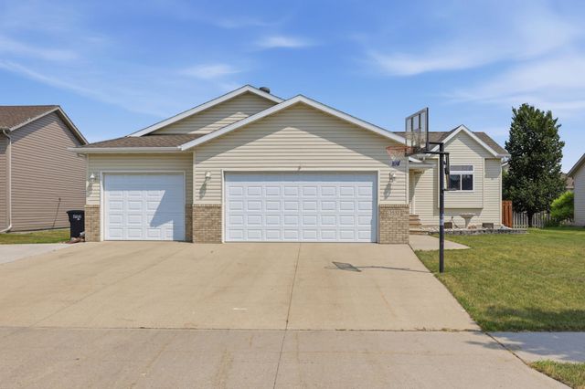 3532 Lincoln Street S, Fargo, ND 58104