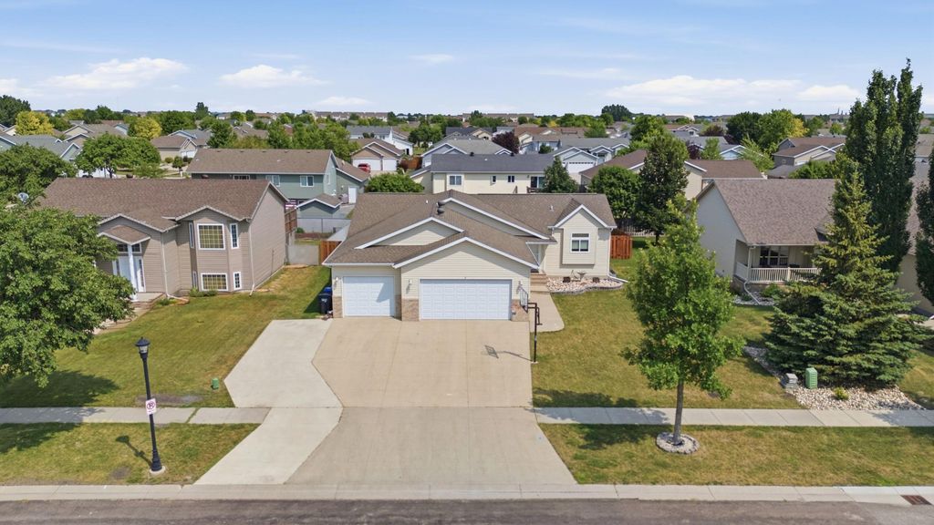 3532 Lincoln Street S, Fargo, ND 58104