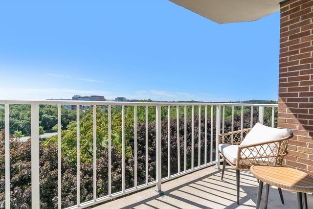 141 Coolidge Avenue 517, Watertown, MA 02472