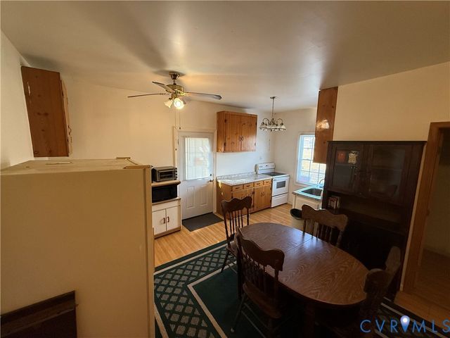 129 Cheaneys Bridge Rd, Dunnsville, VA 22454
