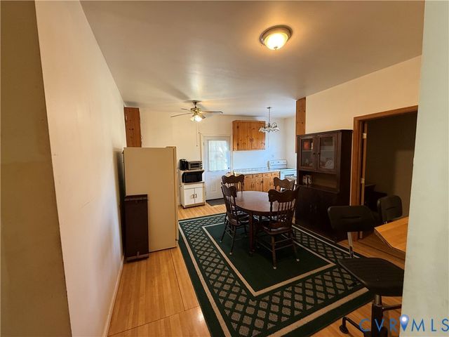 129 Cheaneys Bridge Rd, Dunnsville, VA 22454