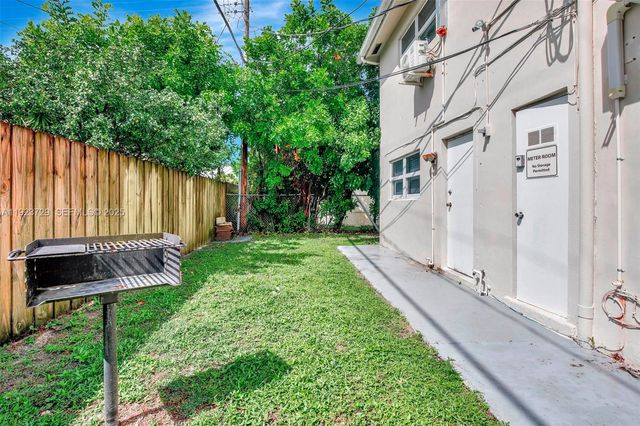 1520 NE 56TH ST 8, Fort Lauderdale, FL 33334