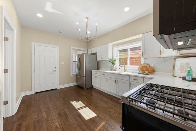 1335 Wesley Avenue, Berwyn, IL 60402