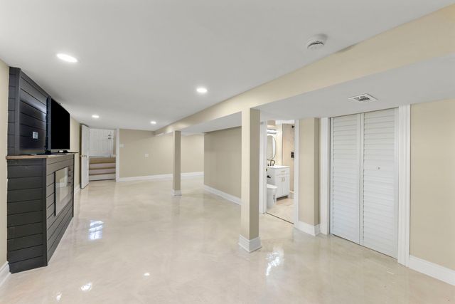 1335 Wesley Avenue, Berwyn, IL 60402