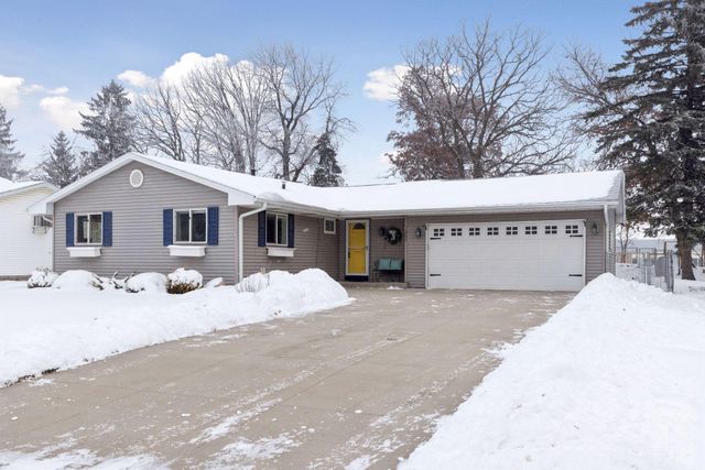 1297 Pinewood Drive, Woodbury, MN 55125