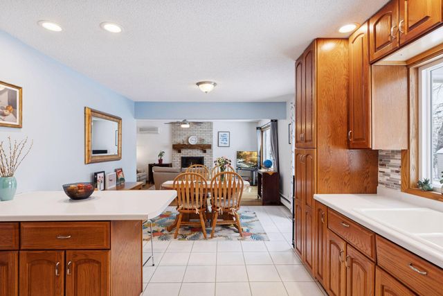 1297 Pinewood Drive, Woodbury, MN 55125