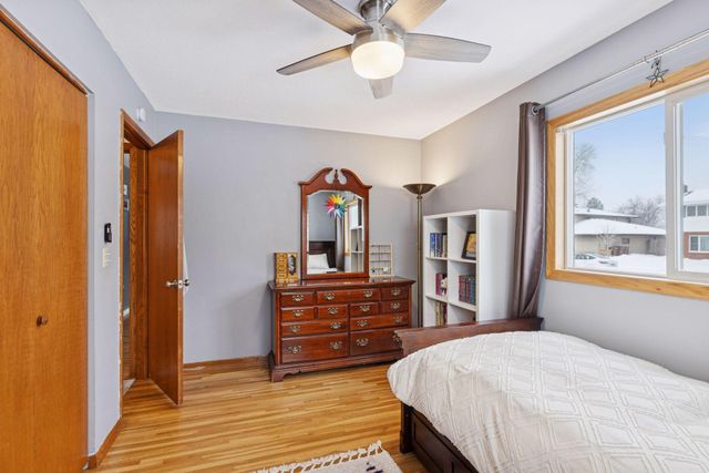 1297 Pinewood Drive, Woodbury, MN 55125