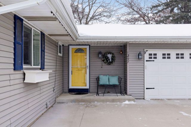 1297 Pinewood Drive, Woodbury, MN 55125