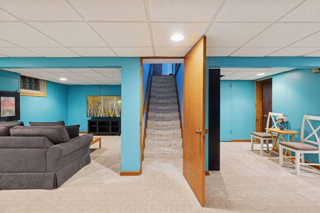 1297 Pinewood Drive, Woodbury, MN 55125