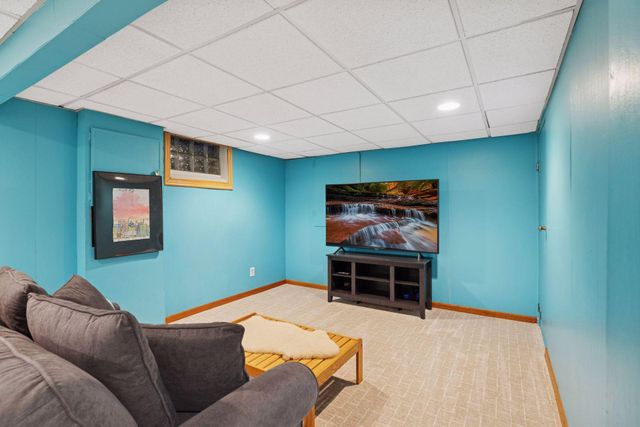 1297 Pinewood Drive, Woodbury, MN 55125