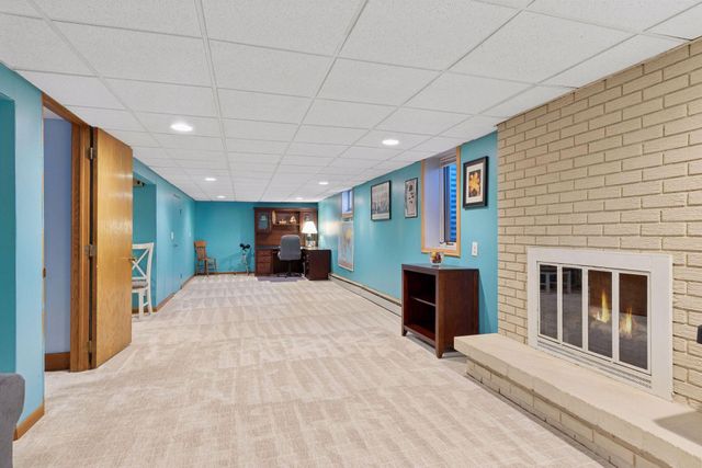 1297 Pinewood Drive, Woodbury, MN 55125