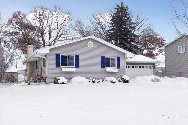 1297 Pinewood Drive, Woodbury, MN 55125