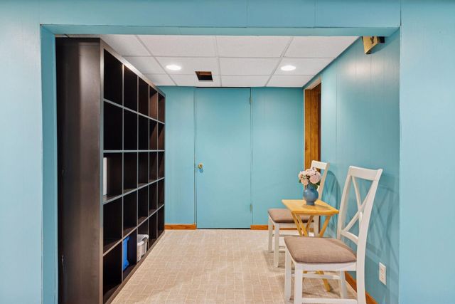 1297 Pinewood Drive, Woodbury, MN 55125