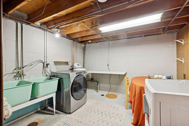 1297 Pinewood Drive, Woodbury, MN 55125