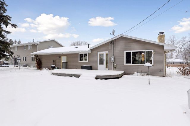 1297 Pinewood Drive, Woodbury, MN 55125