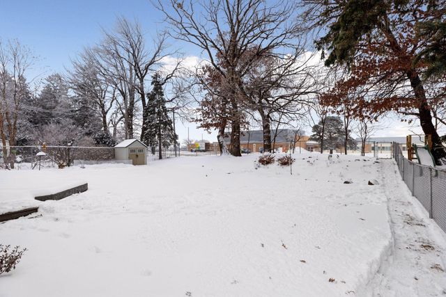 1297 Pinewood Drive, Woodbury, MN 55125